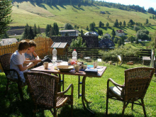Freisitz mit Blick ins Tal
